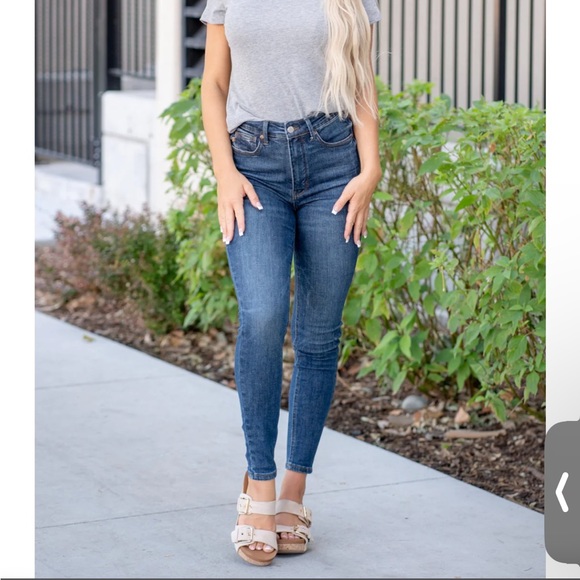 High rise Judy blue skinny jean - Picture 3 of 11